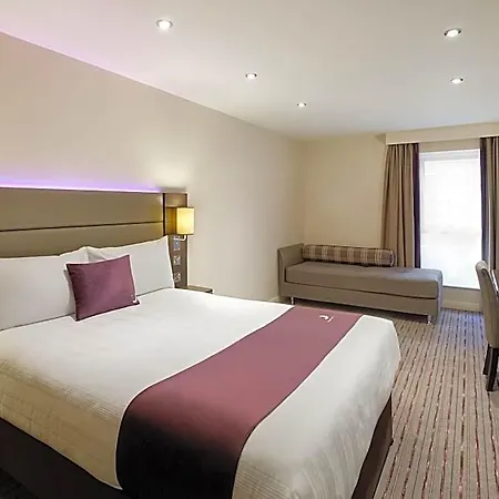 Premier Inn Edinburgh Park-3