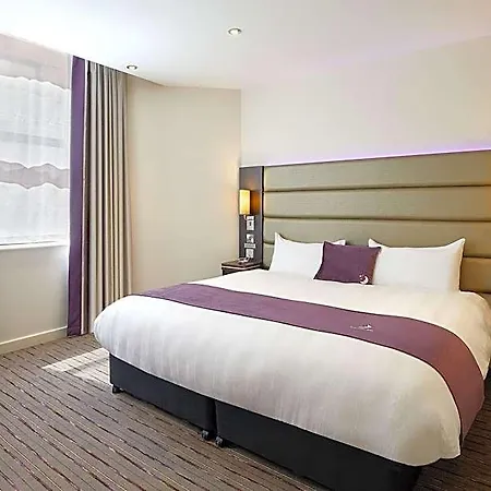 Premier Inn Edinburgh Park-2