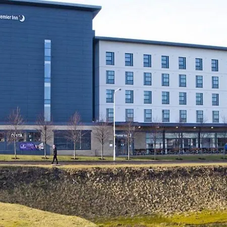 Premier Inn Edinburgh Park-3